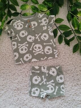 Cat & Jack Baby Boy Skull & Crossbones (3-6 Months)